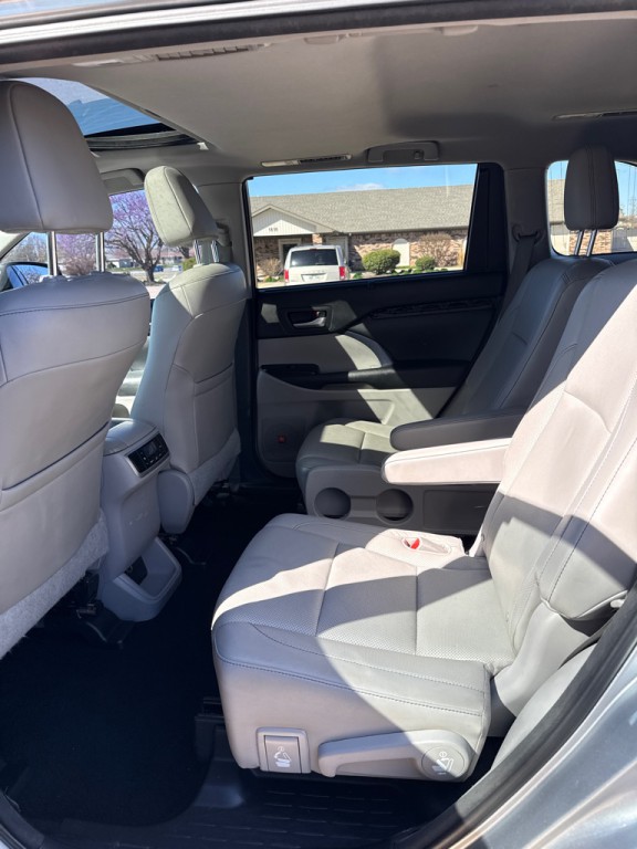2015 Toyota Highlander Image 8