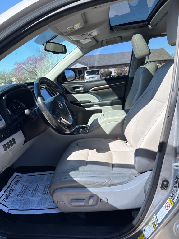 2015 Toyota Highlander Image 9