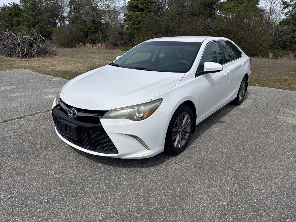 2016 Toyota Camry Image 1