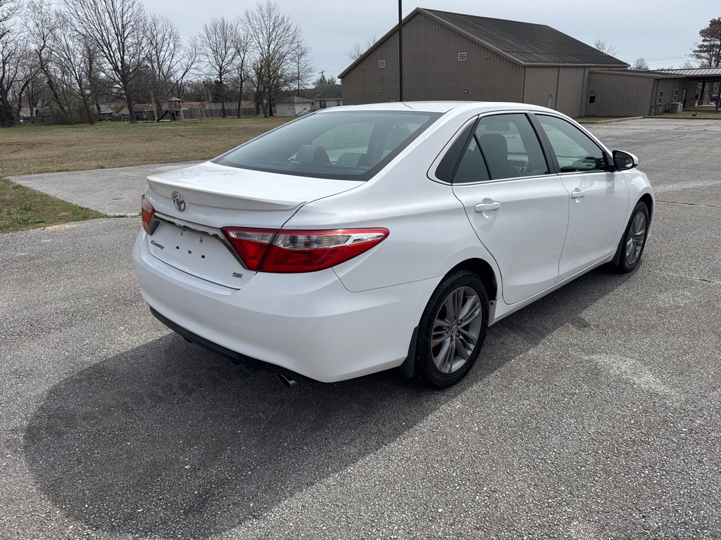 2016 Toyota Camry Image 5