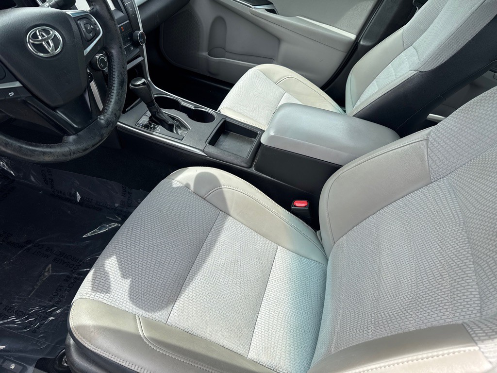 2016 Toyota Camry Image 9