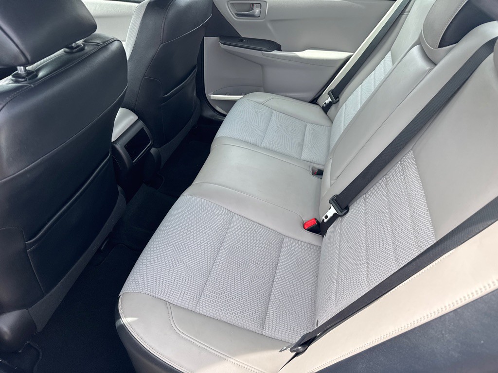 2016 Toyota Camry Image 10