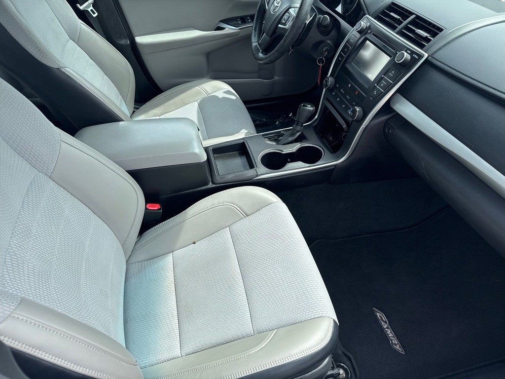 2016 Toyota Camry Image 11