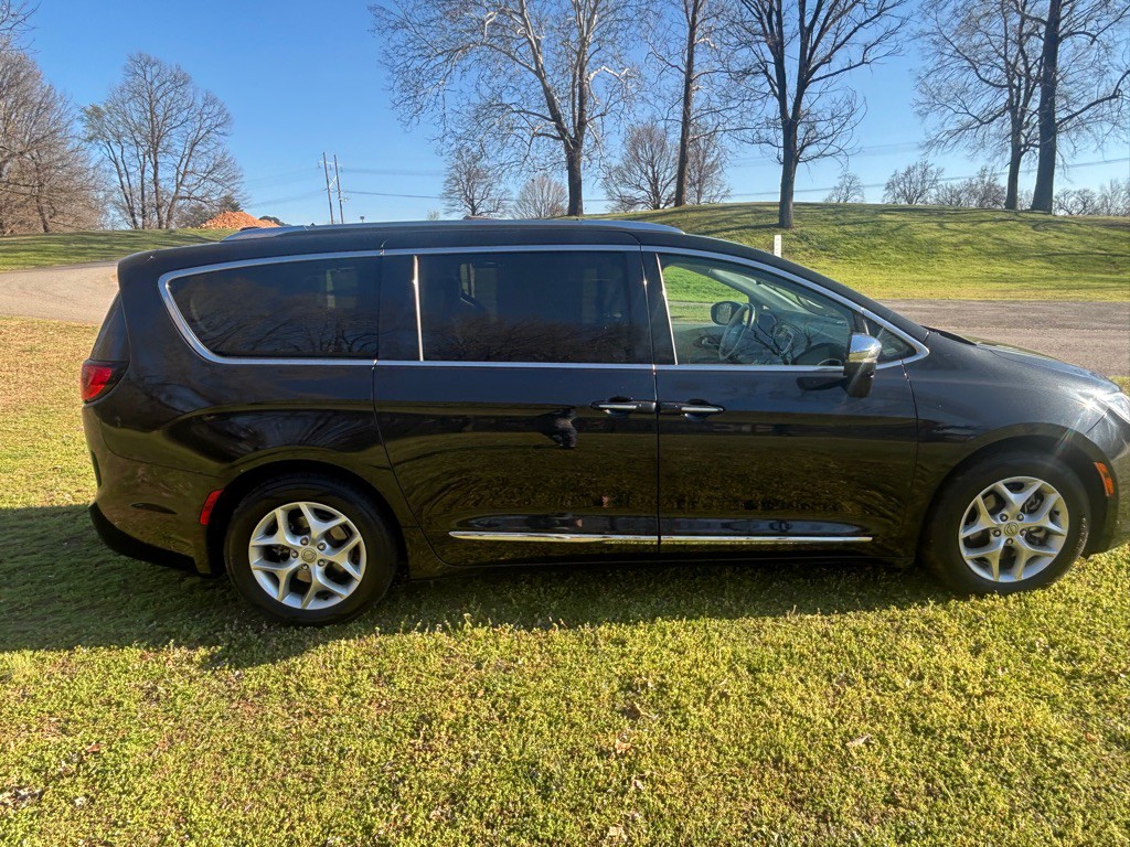 2020 Chrysler Pacifica Image 8