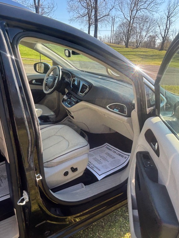 2020 Chrysler Pacifica Image 15