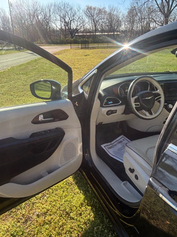 2020 Chrysler Pacifica Image 16