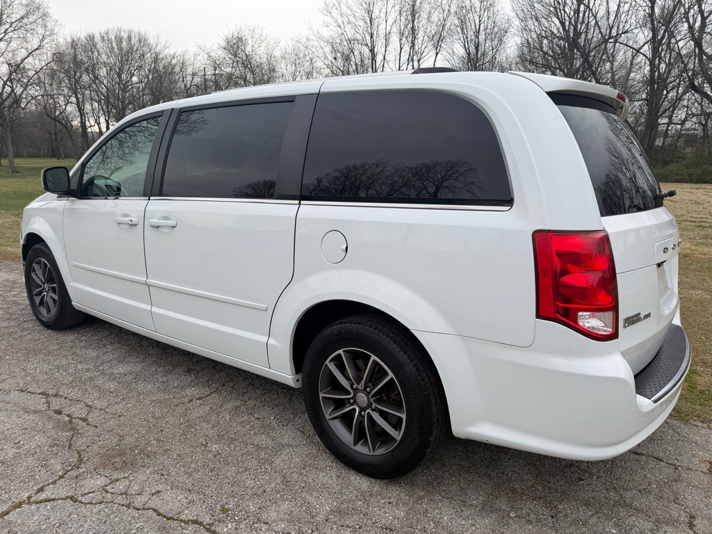 2017 Dodge Grand Caravan Image 5