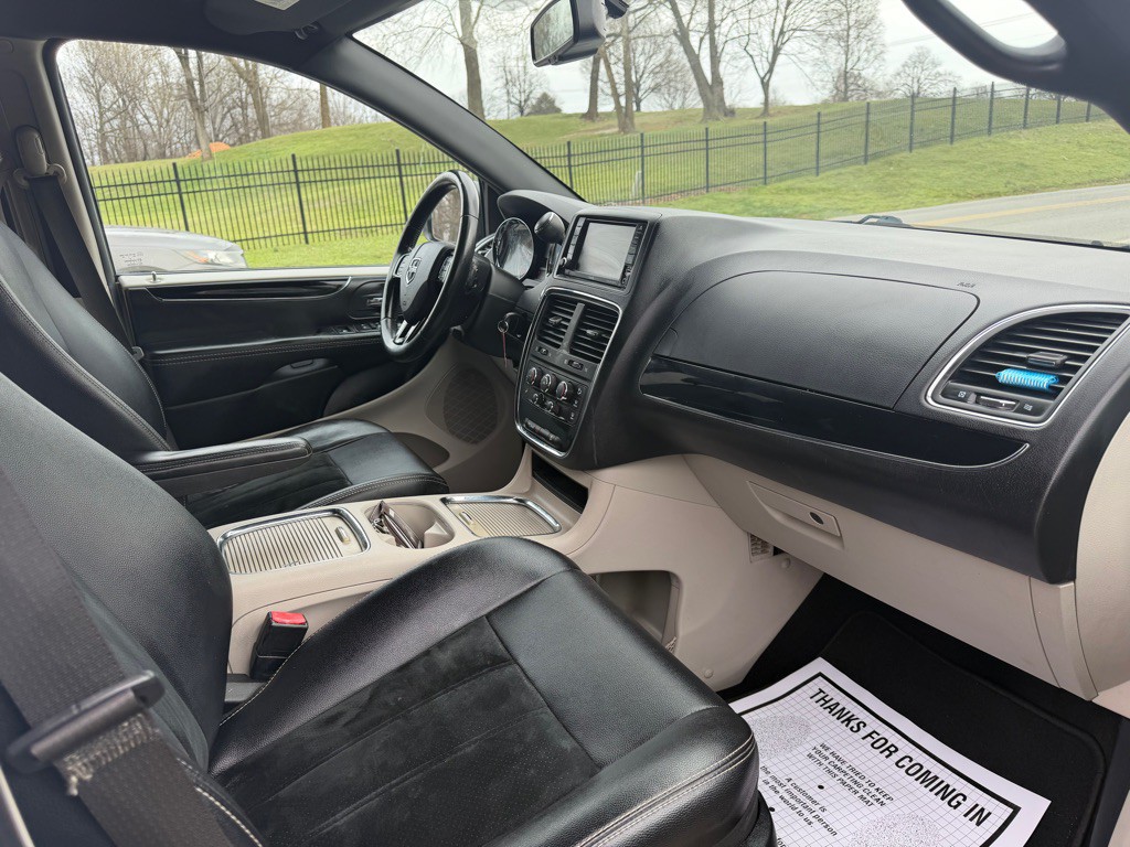 2017 Dodge Grand Caravan Image 8
