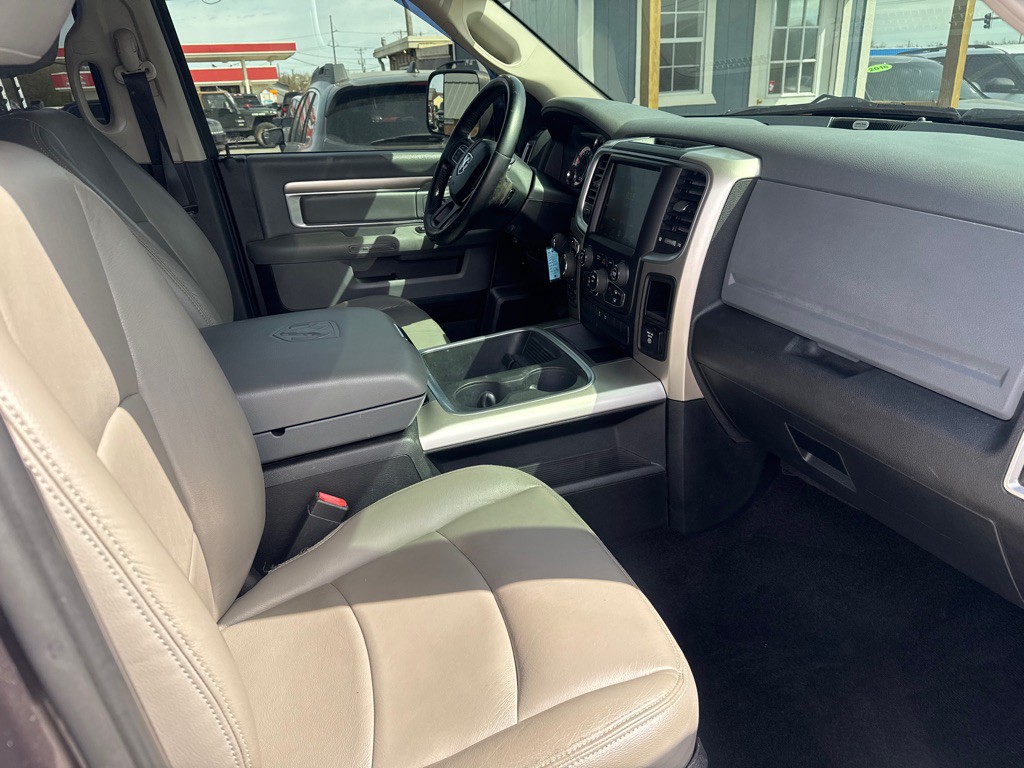 2015 RAM 1500 Image 9
