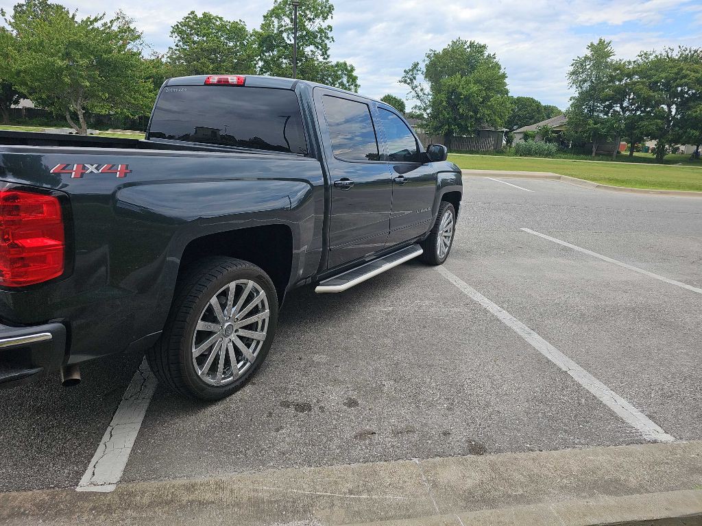 2018 Chevrolet Silverado 1500 Image 2