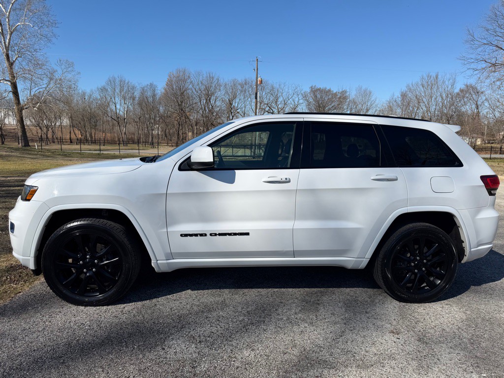2017 Jeep Grand Cherokee Image 2