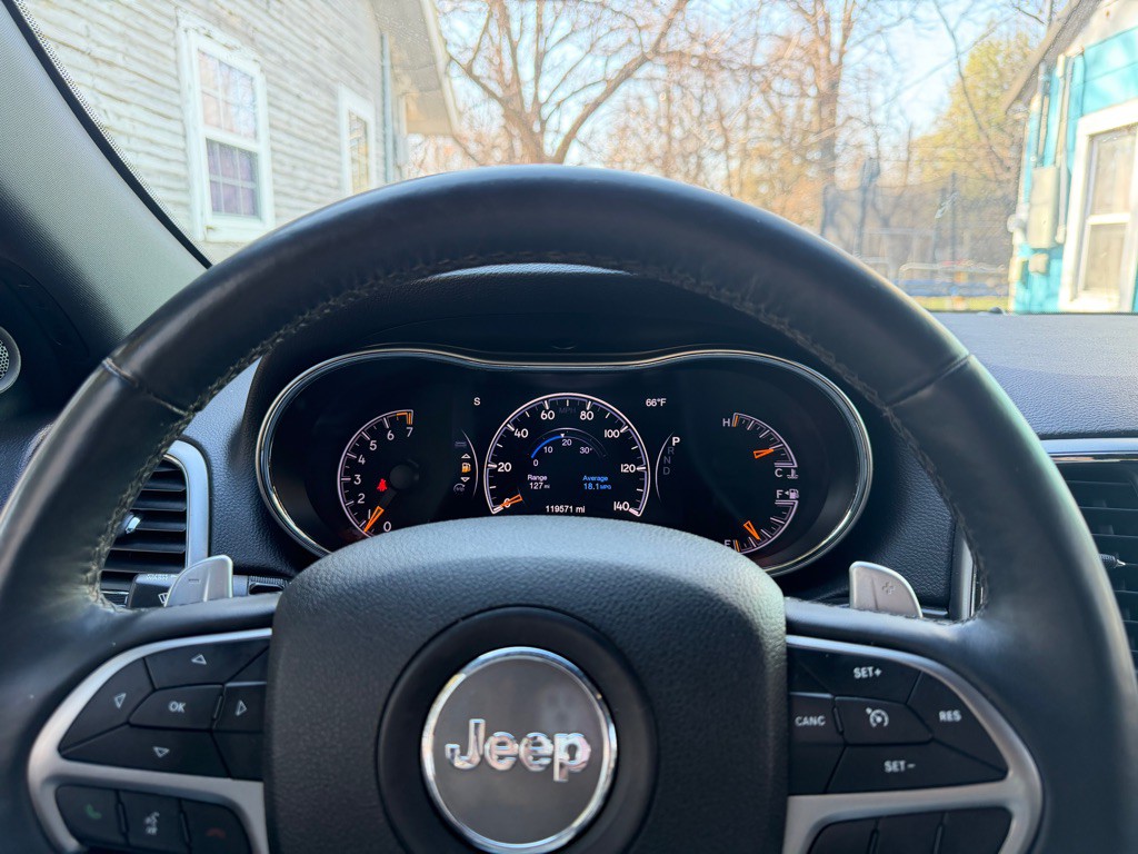 2017 Jeep Grand Cherokee Image 12