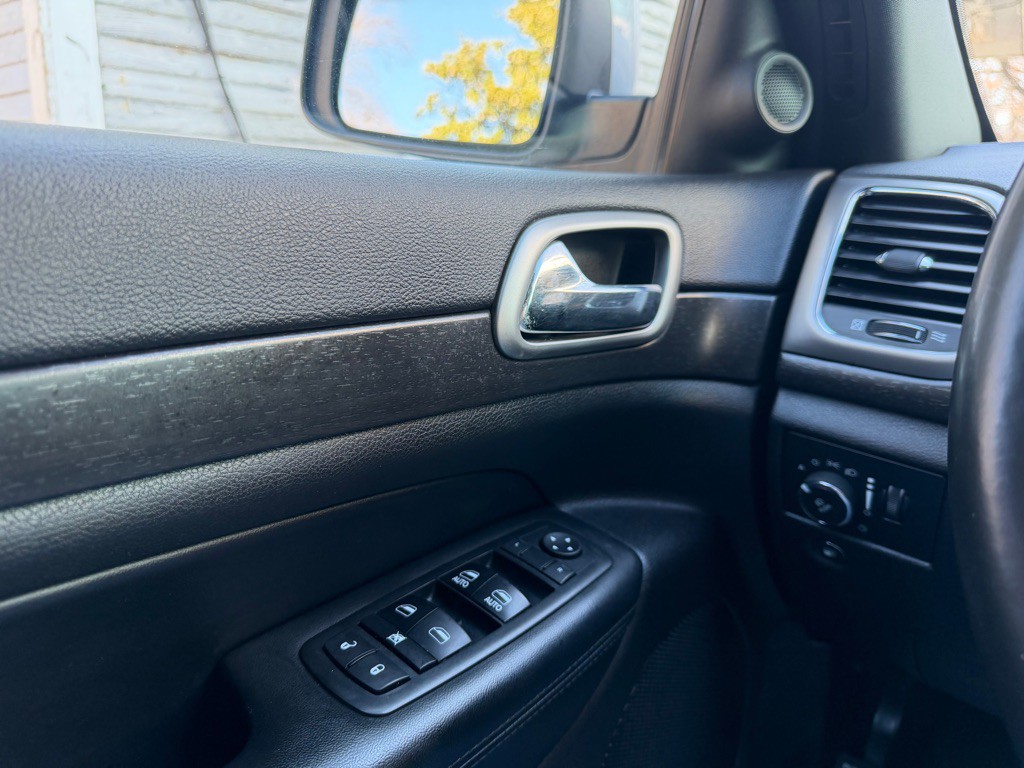 2017 Jeep Grand Cherokee Image 14