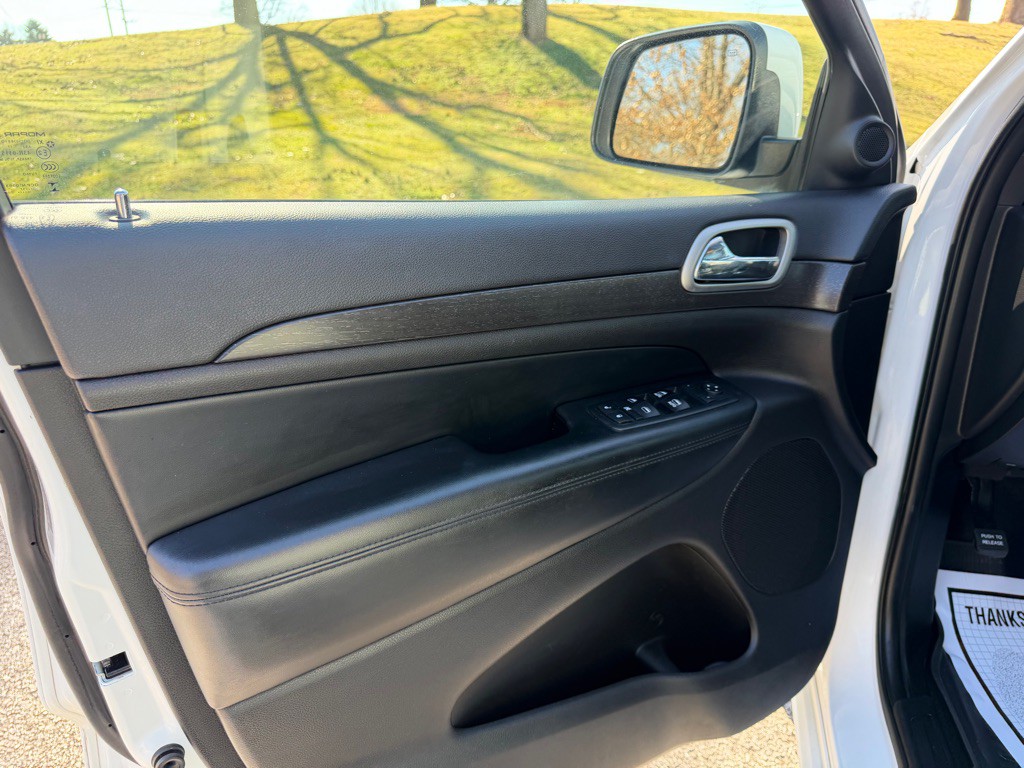 2017 Jeep Grand Cherokee Image 15