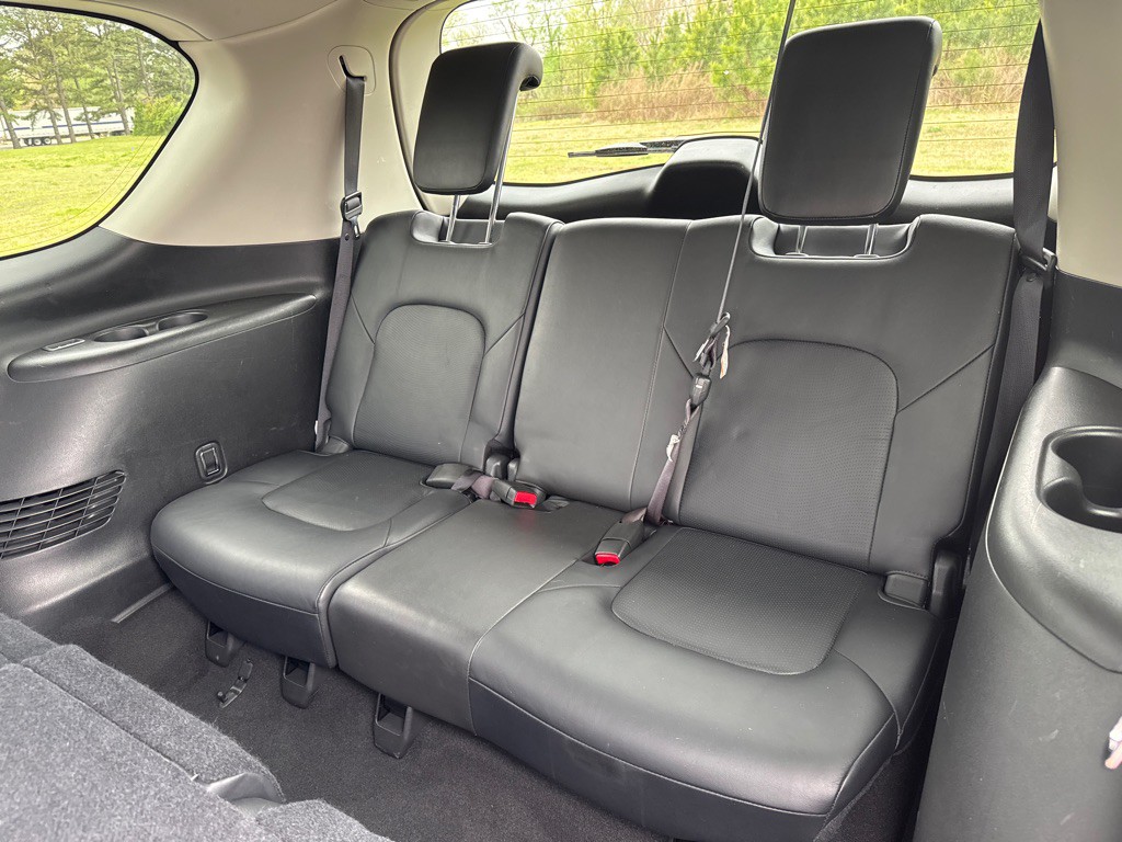 2016 INFINITI QX80 Image 11