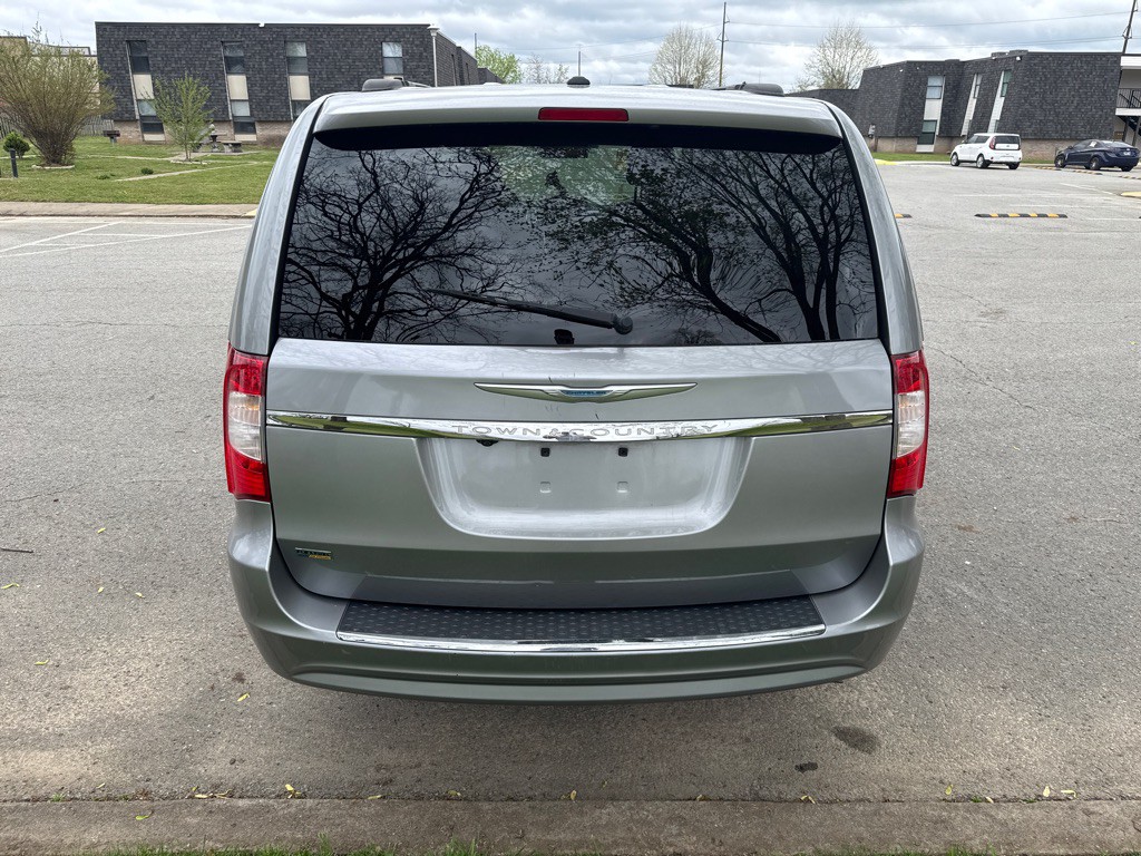 2016 Chrysler Town & Country Image 6