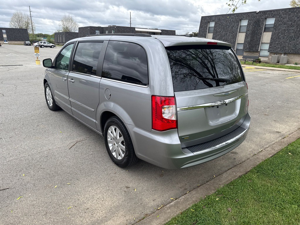 2016 Chrysler Town & Country Image 7