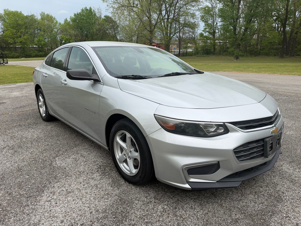 2018 Chevrolet Malibu Image 2