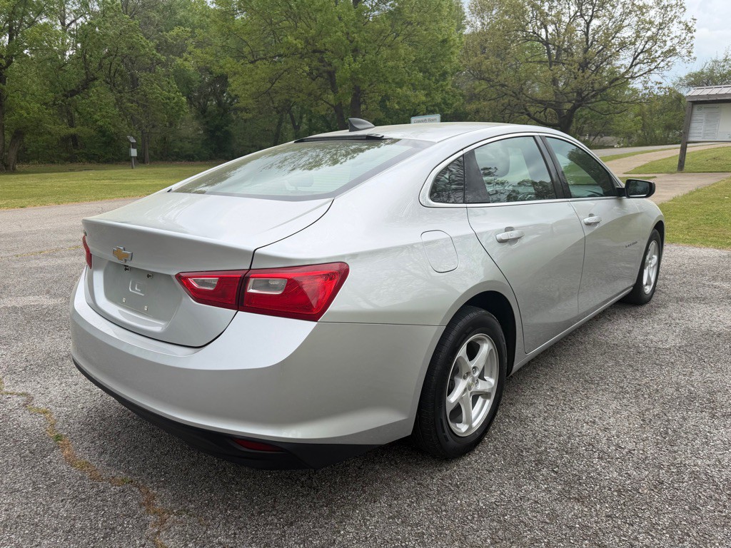 2018 Chevrolet Malibu Image 4