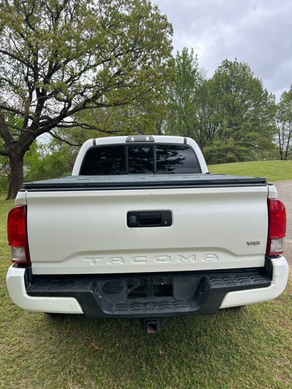 2016 Toyota Tacoma Image 4