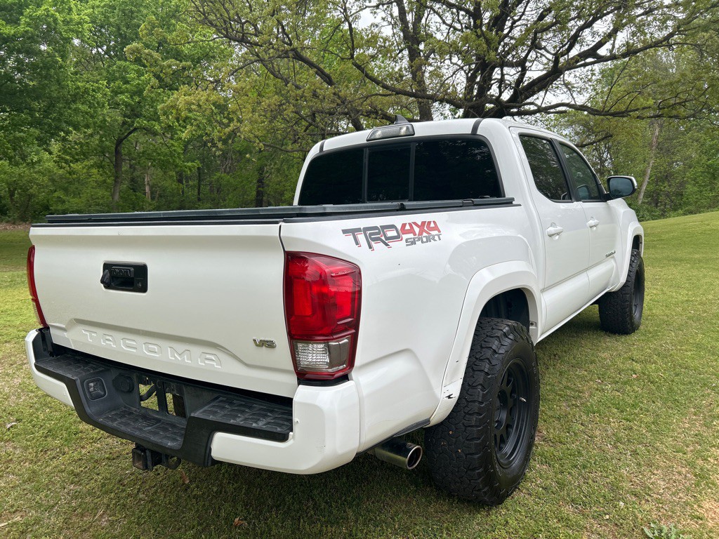 2016 Toyota Tacoma Image 5