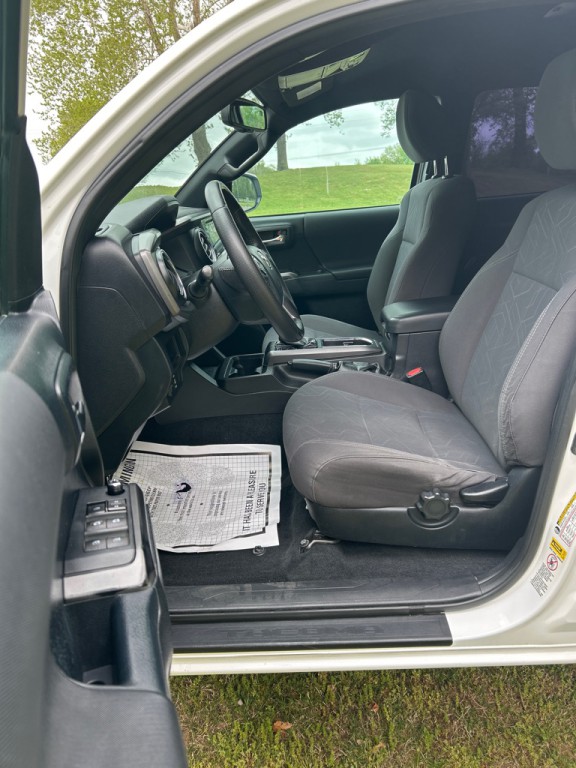 2016 Toyota Tacoma Image 9