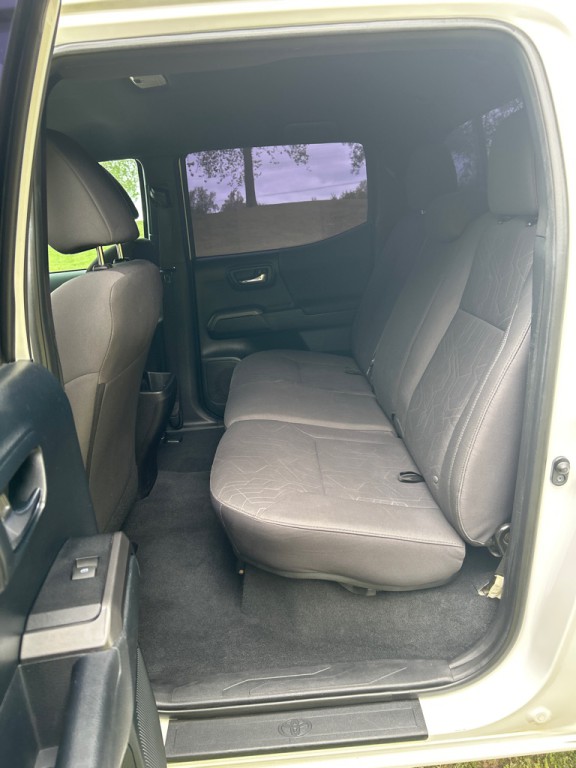 2016 Toyota Tacoma Image 10