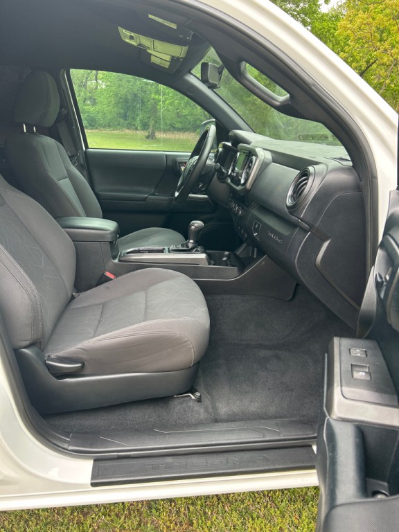 2016 Toyota Tacoma Image 16