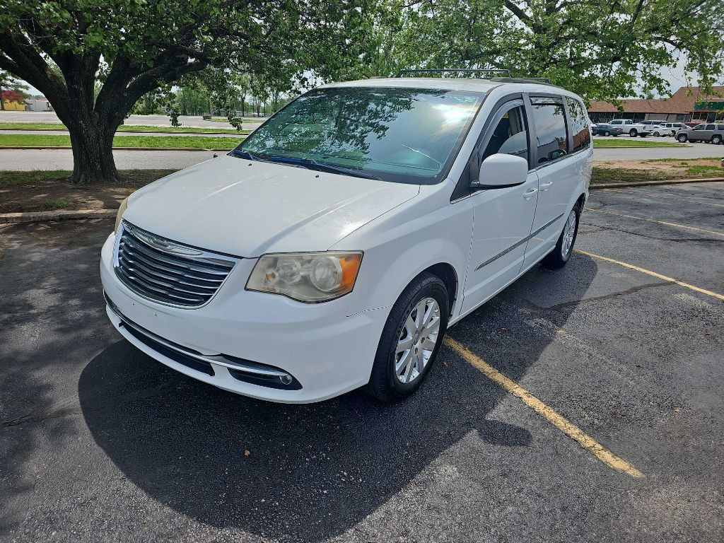 2013 Chrysler Town & Country Image 3
