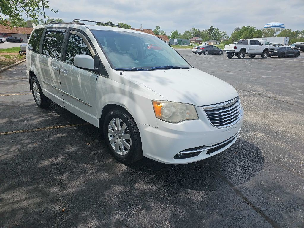 2013 Chrysler Town & Country Image 5
