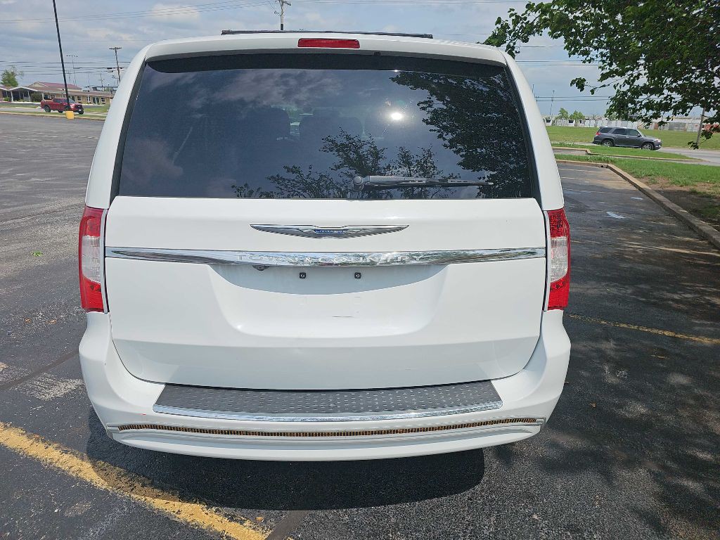2013 Chrysler Town & Country Image 6