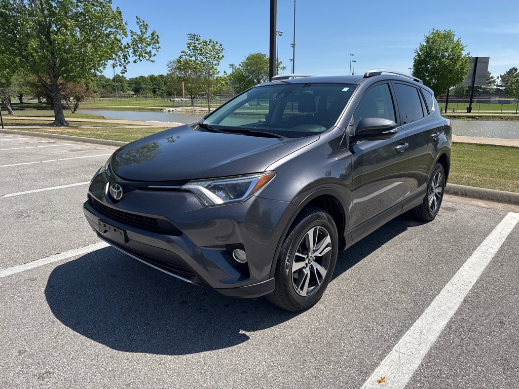 2017 Toyota Rav4 Image 1