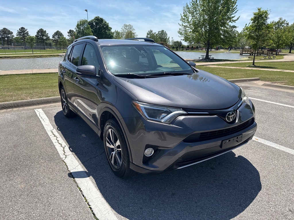 2017 Toyota Rav4 Image 3