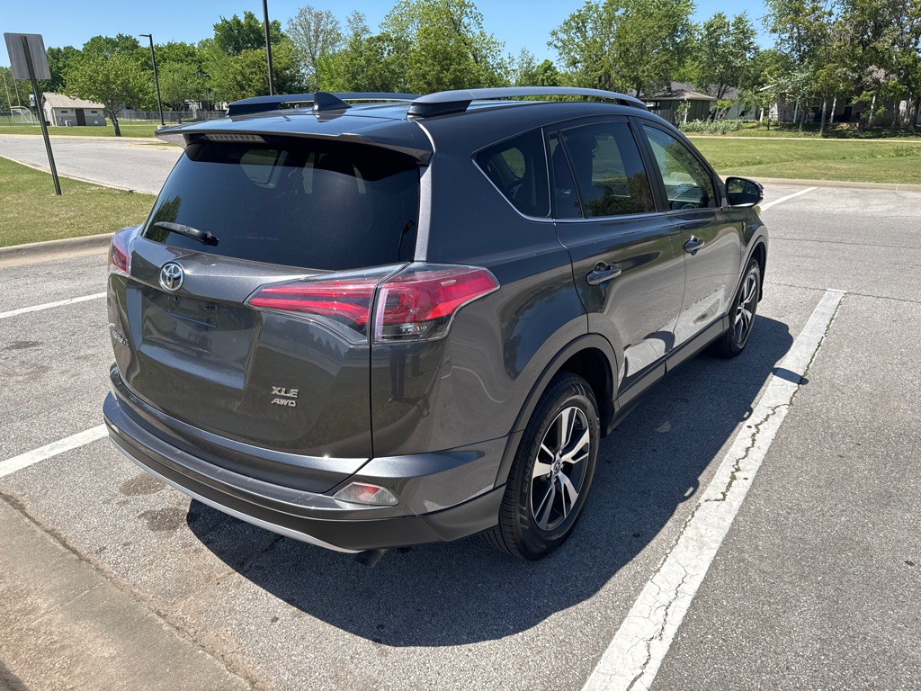2017 Toyota Rav4 Image 5
