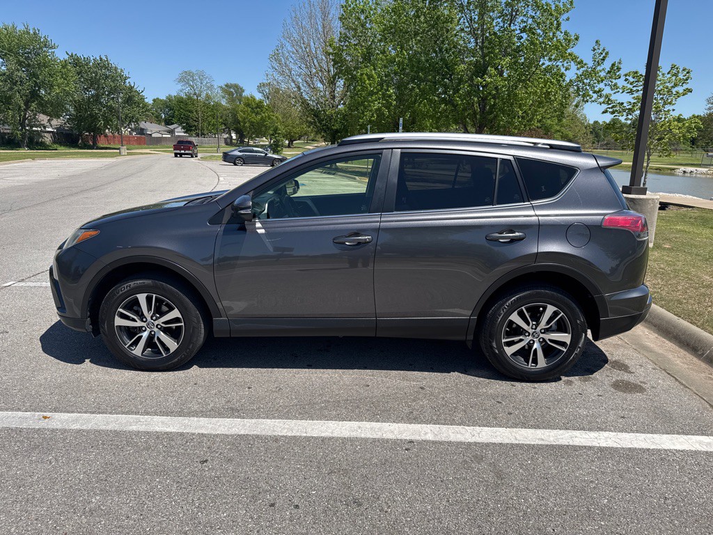 2017 Toyota Rav4 Image 8