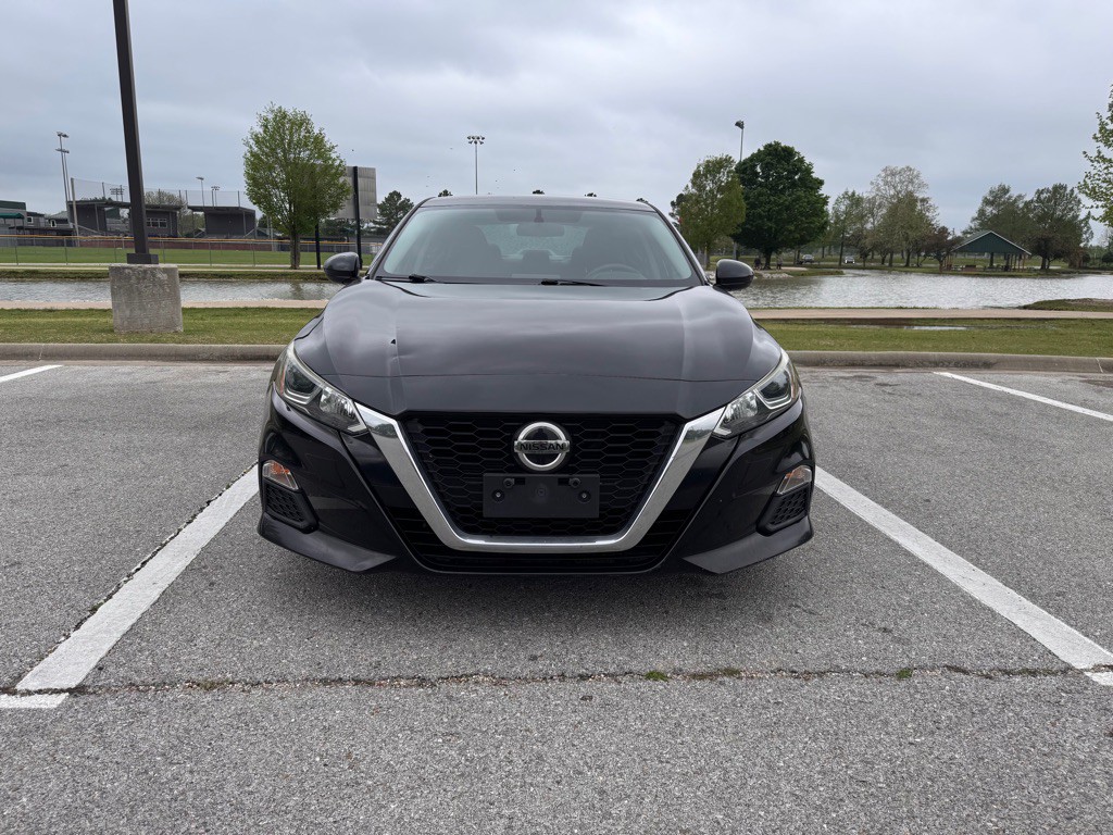 2019 Nissan Altima Image 2