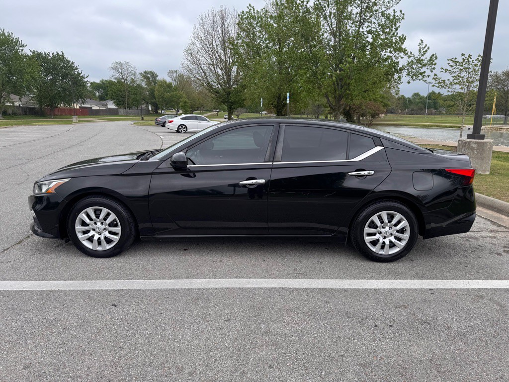 2019 Nissan Altima Image 8