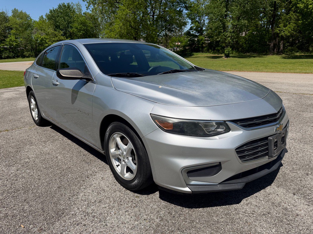 2018 Chevrolet Malibu Image 2