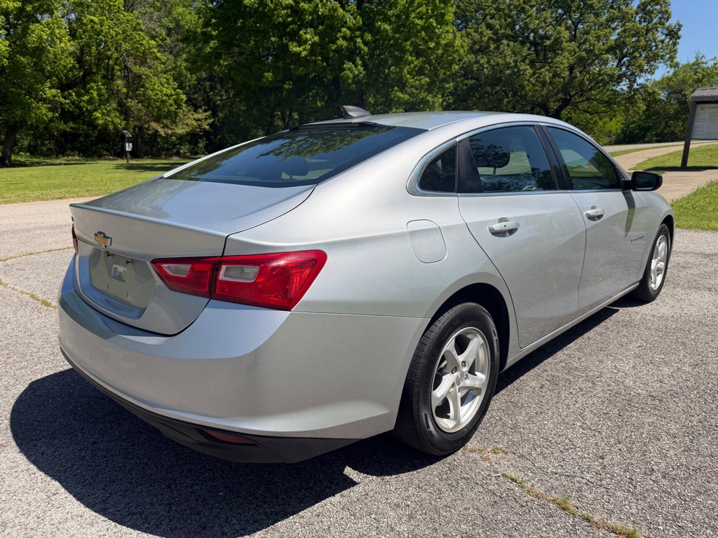 2018 Chevrolet Malibu Image 4
