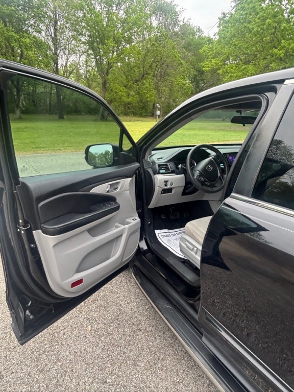 2017 Honda Pilot Image 16