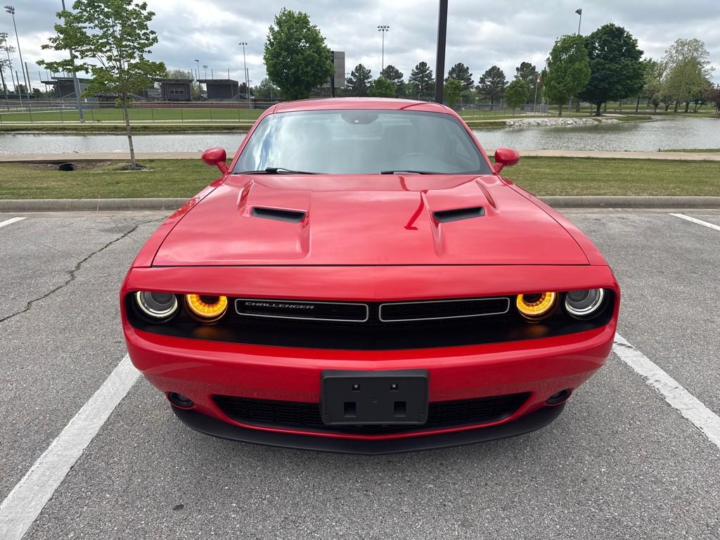 2015 Dodge Challenger Image 2