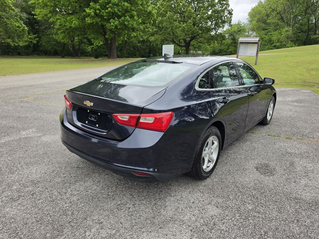 2017 Chevrolet Malibu Image 8