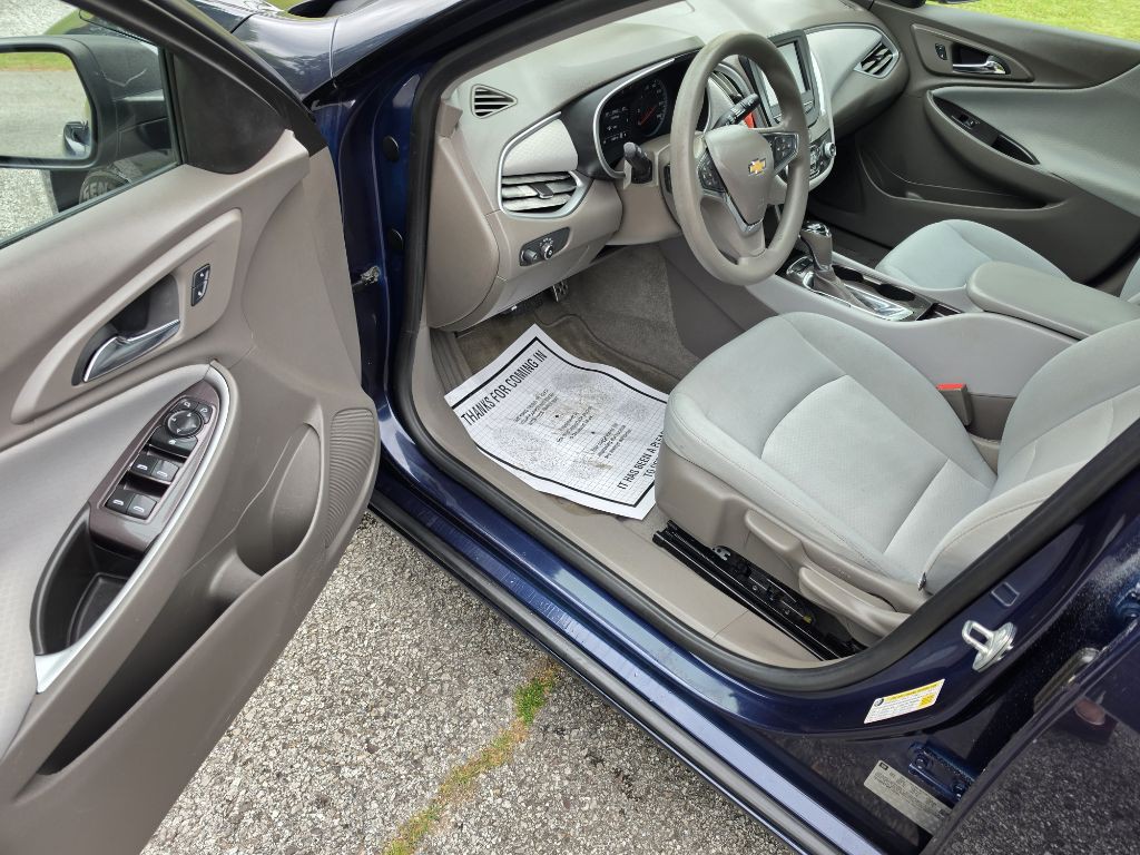 2017 Chevrolet Malibu Image 31