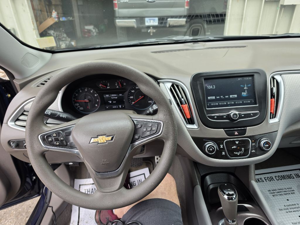 2017 Chevrolet Malibu Image 36