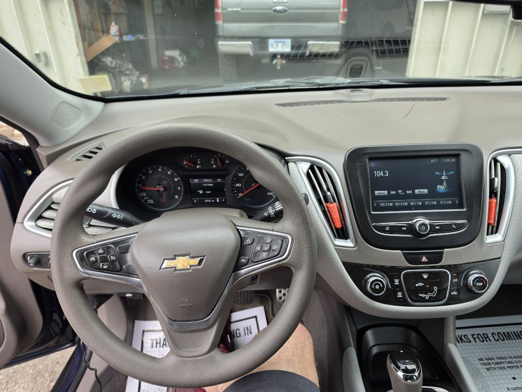 2017 Chevrolet Malibu Image 37