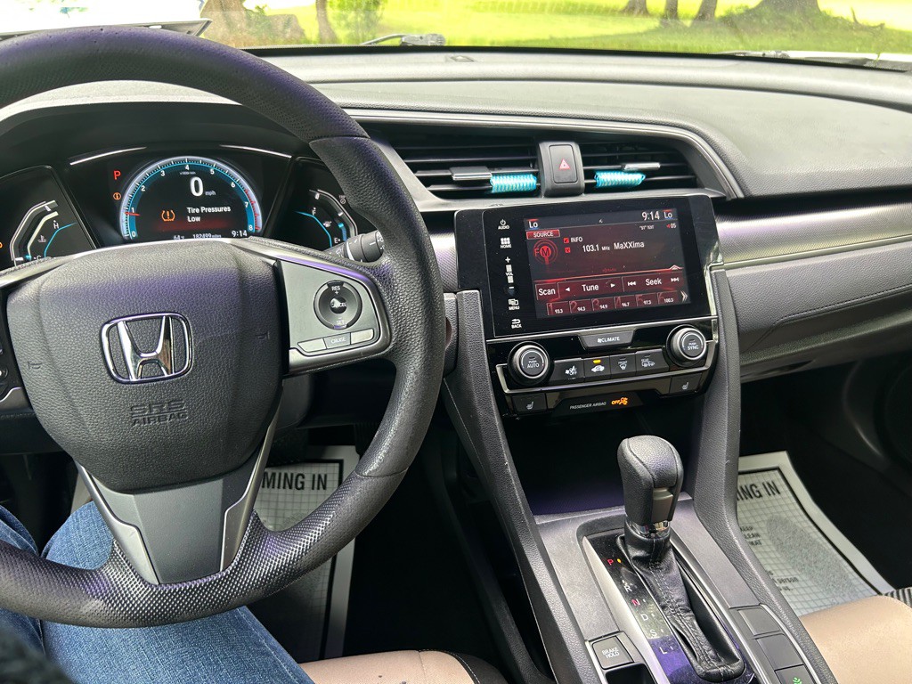 2017 Honda Civic Image 8