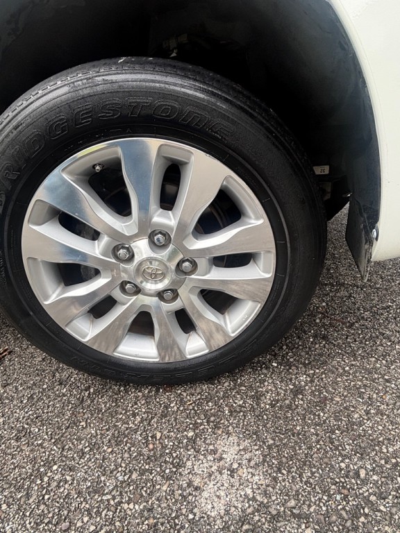 2012 Toyota Sequoia Image 10