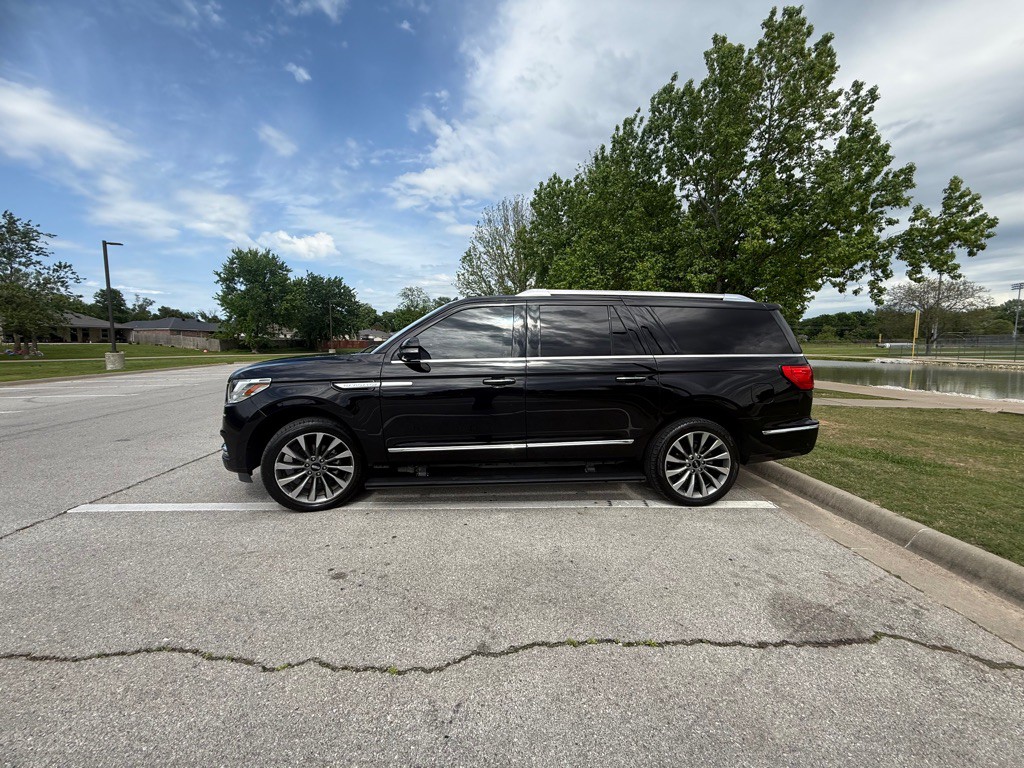 2020 Lincoln Navigator Image 1