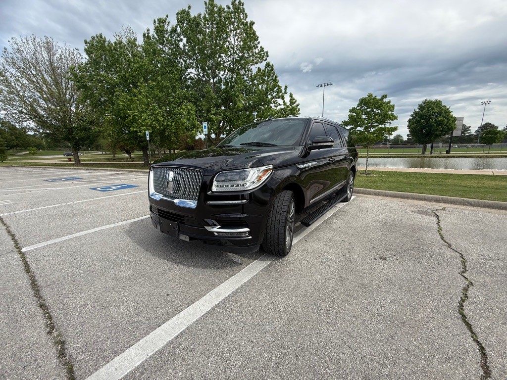 2020 Lincoln Navigator Image 2