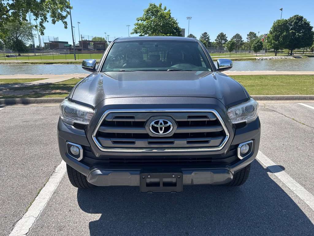 2017 Toyota Tacoma Image 2